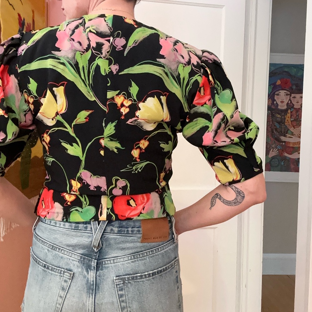 Emanuel Ungaro vintage 1980s black floral silk blouse, sz 4, sexy but demure - Picture 2 of 11